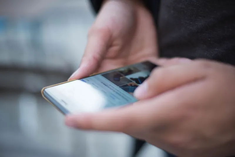Scroll-Stopper or Scroll-By? The Mobile Feed Reality Check Your Thumbnails Need